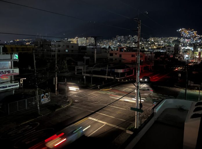 Ecuador, un país en oscuridad. (Imagen de Walker Vizcarra)